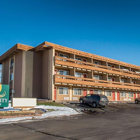 Quality Inn East Dubuque Екстериор снимка