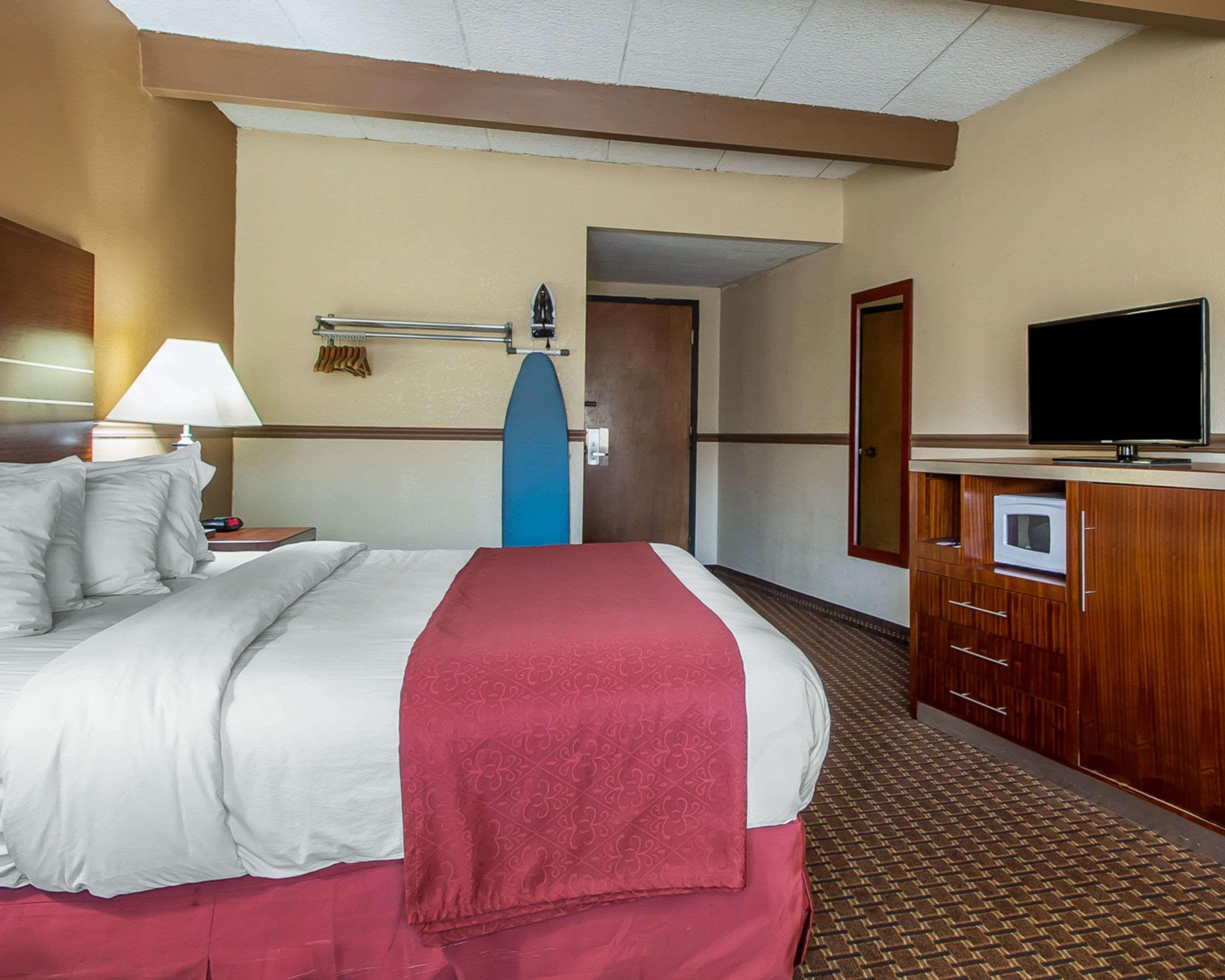 Quality Inn East Dubuque Екстериор снимка