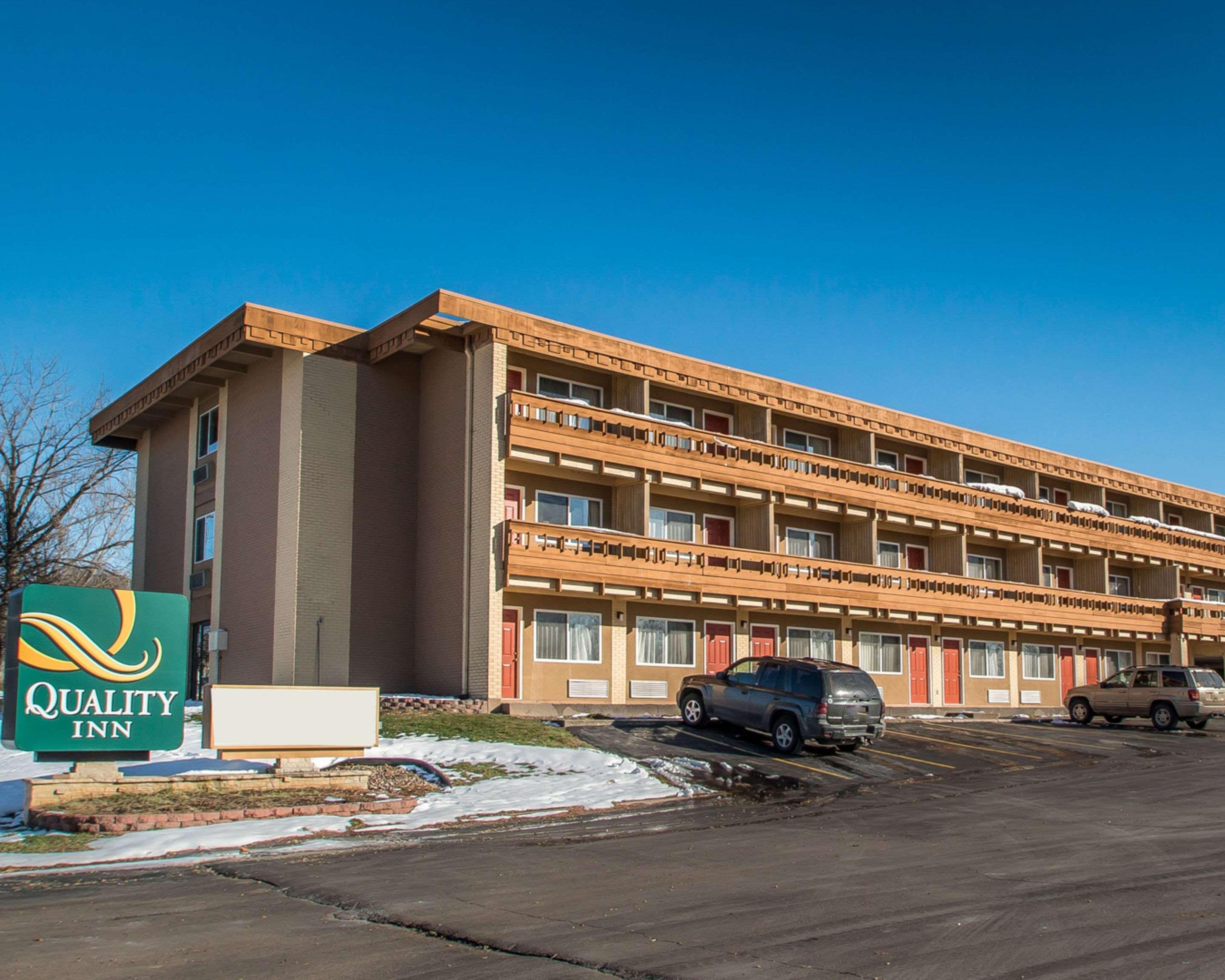 Quality Inn East Dubuque Екстериор снимка