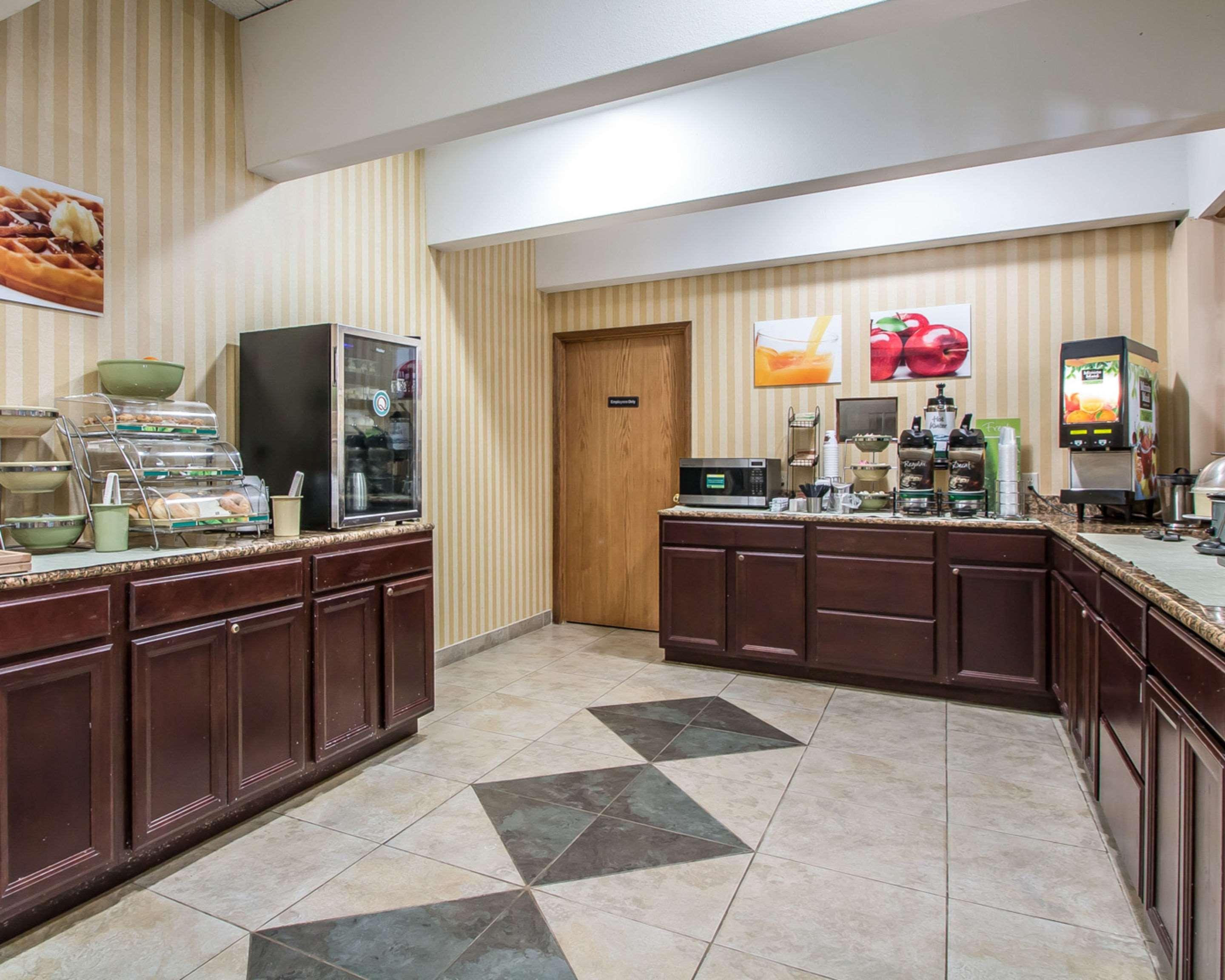 Quality Inn East Dubuque Екстериор снимка