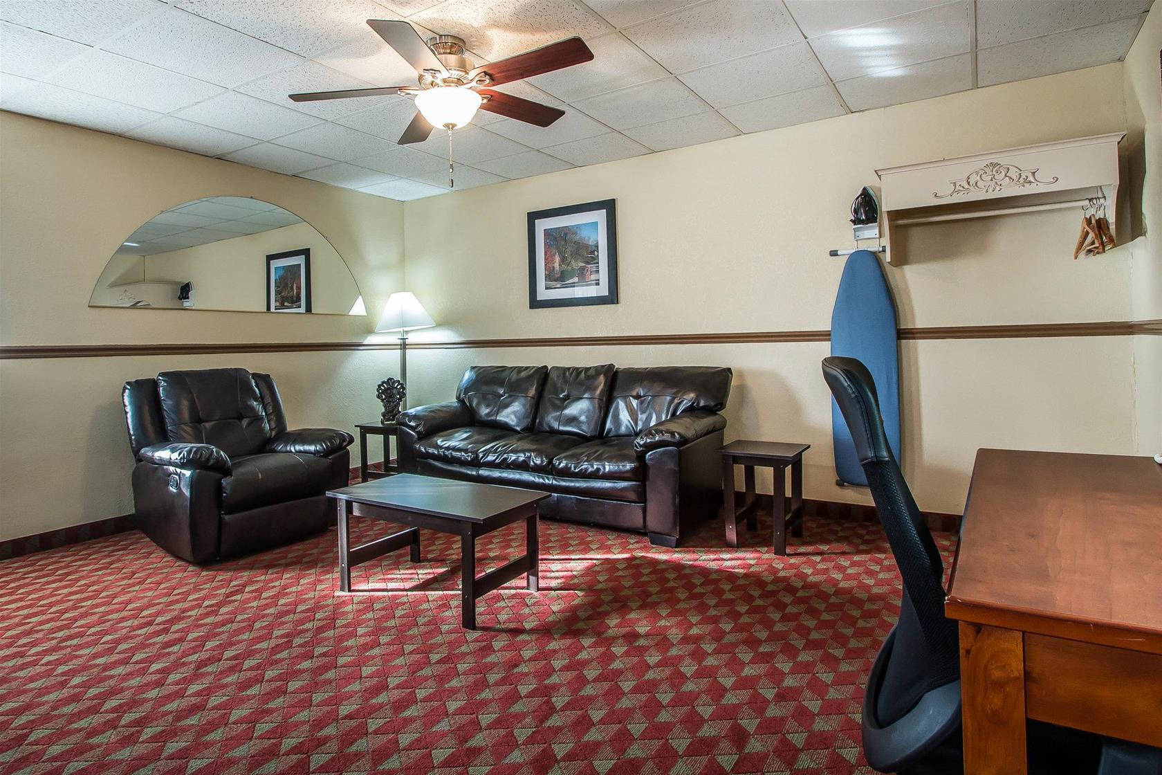 Quality Inn East Dubuque Екстериор снимка