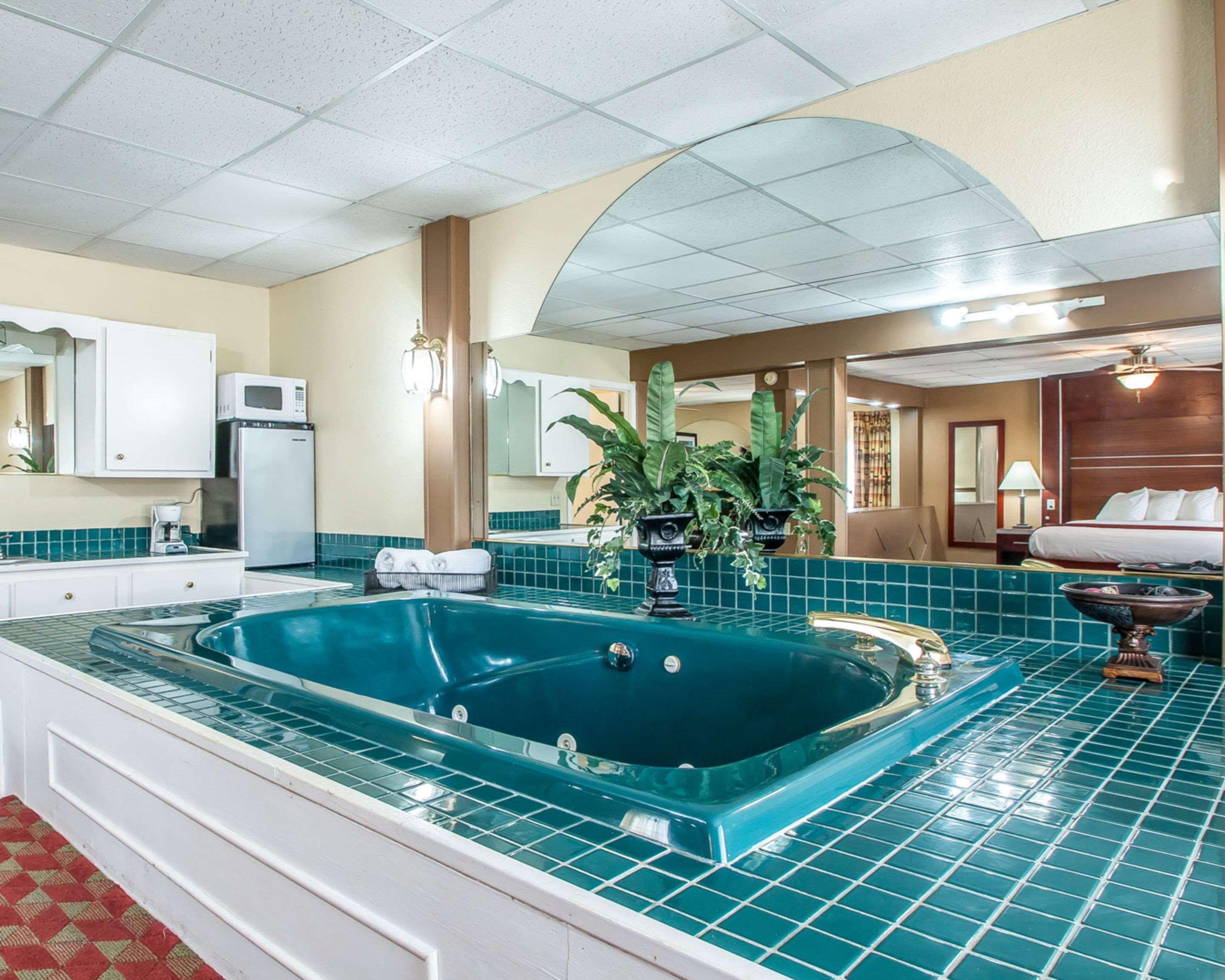 Quality Inn East Dubuque Екстериор снимка