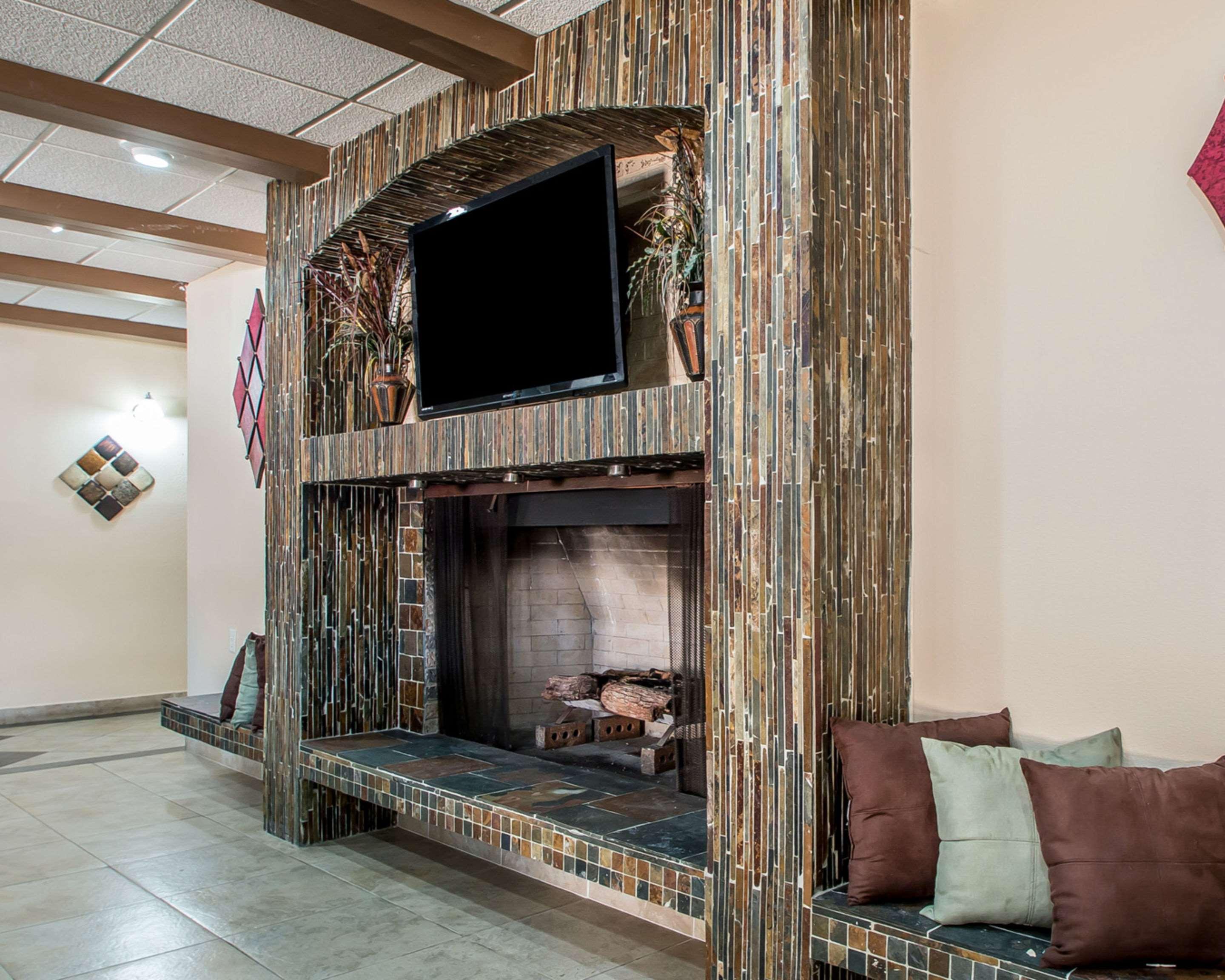 Quality Inn East Dubuque Екстериор снимка
