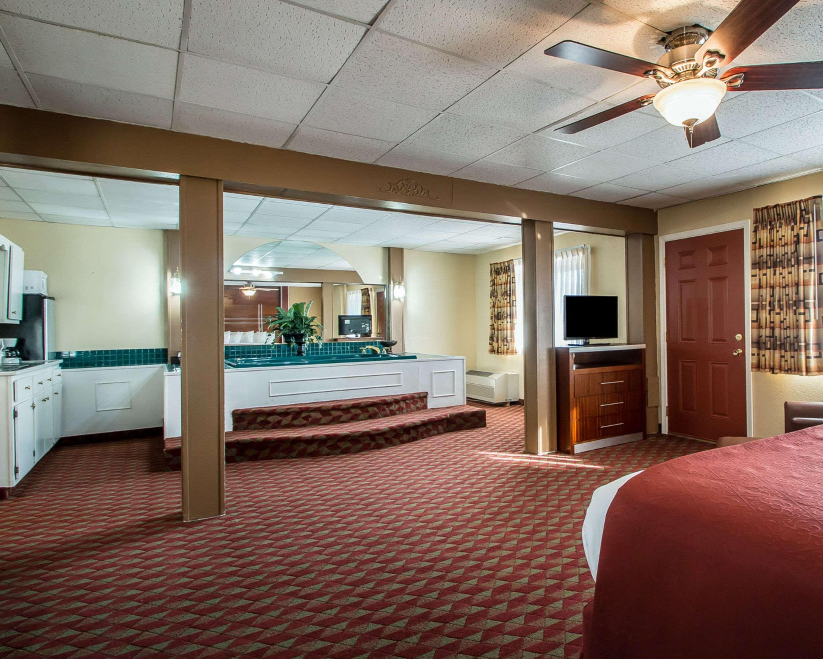 Quality Inn East Dubuque Екстериор снимка
