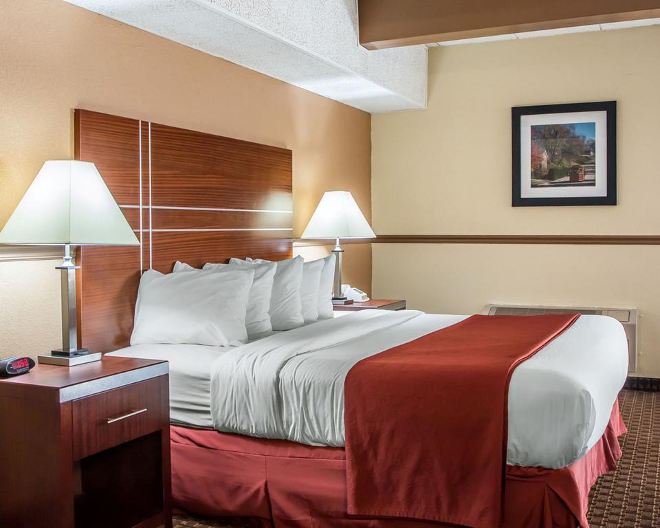 Quality Inn East Dubuque Екстериор снимка