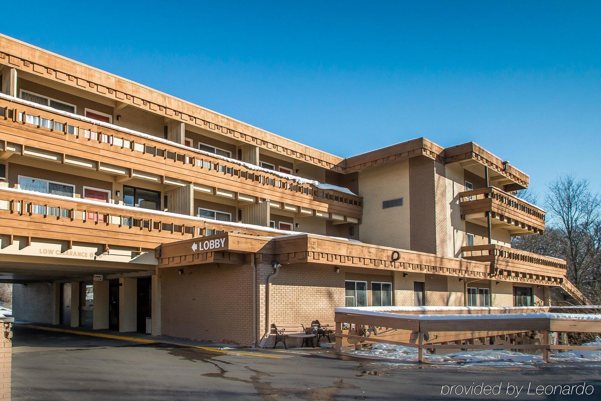 Quality Inn East Dubuque Екстериор снимка