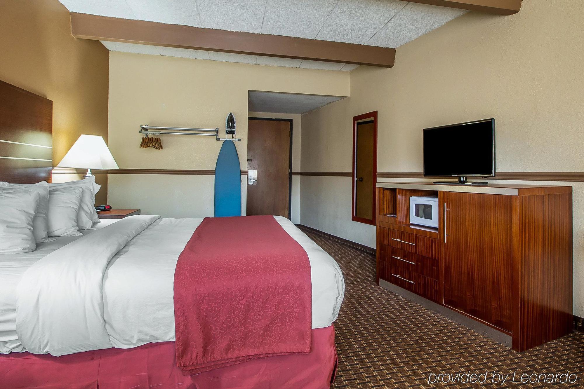 Quality Inn East Dubuque Екстериор снимка