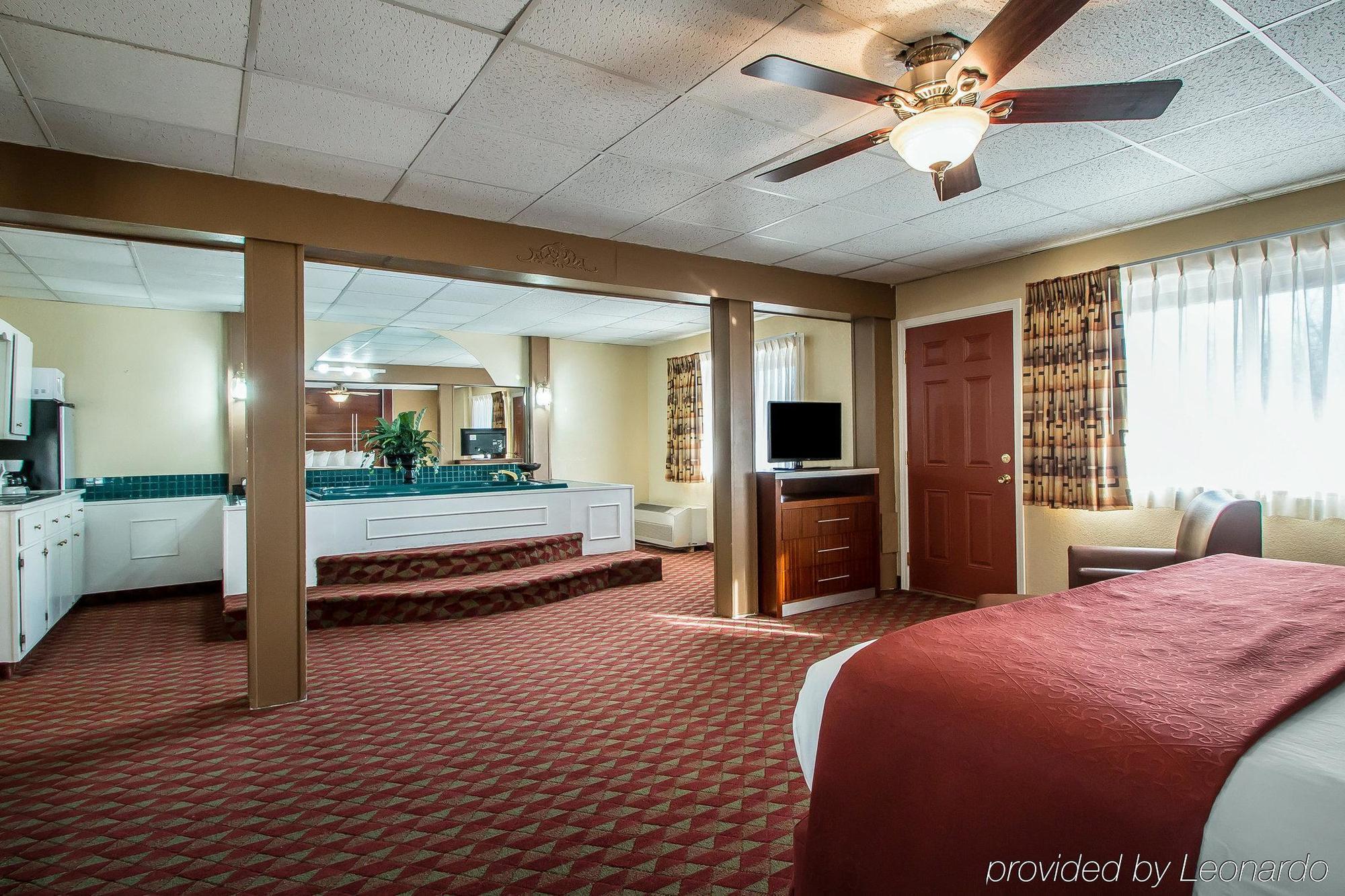 Quality Inn East Dubuque Екстериор снимка