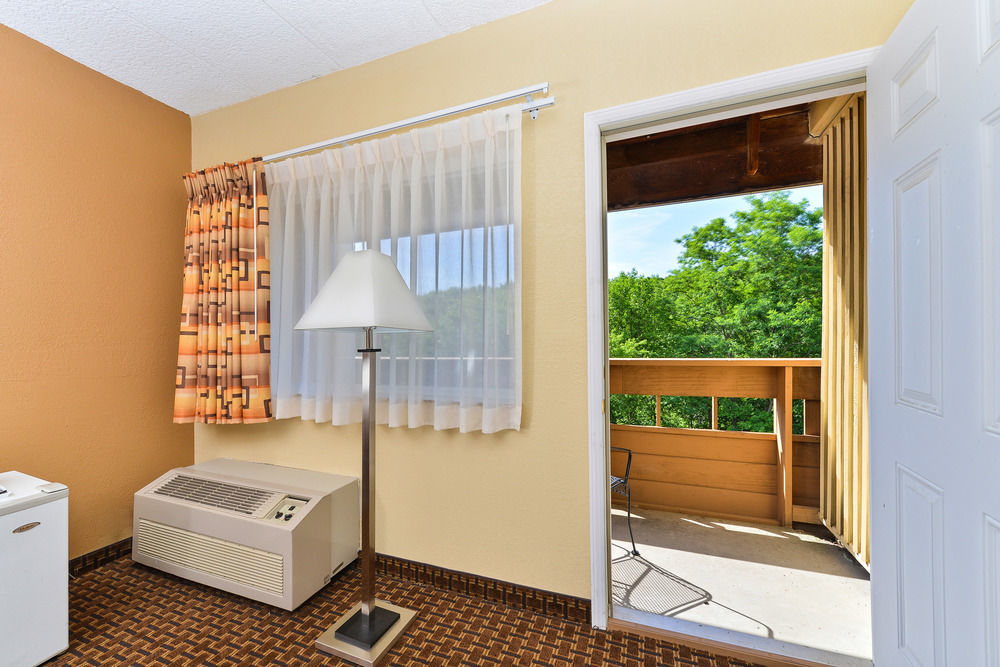 Quality Inn East Dubuque Екстериор снимка