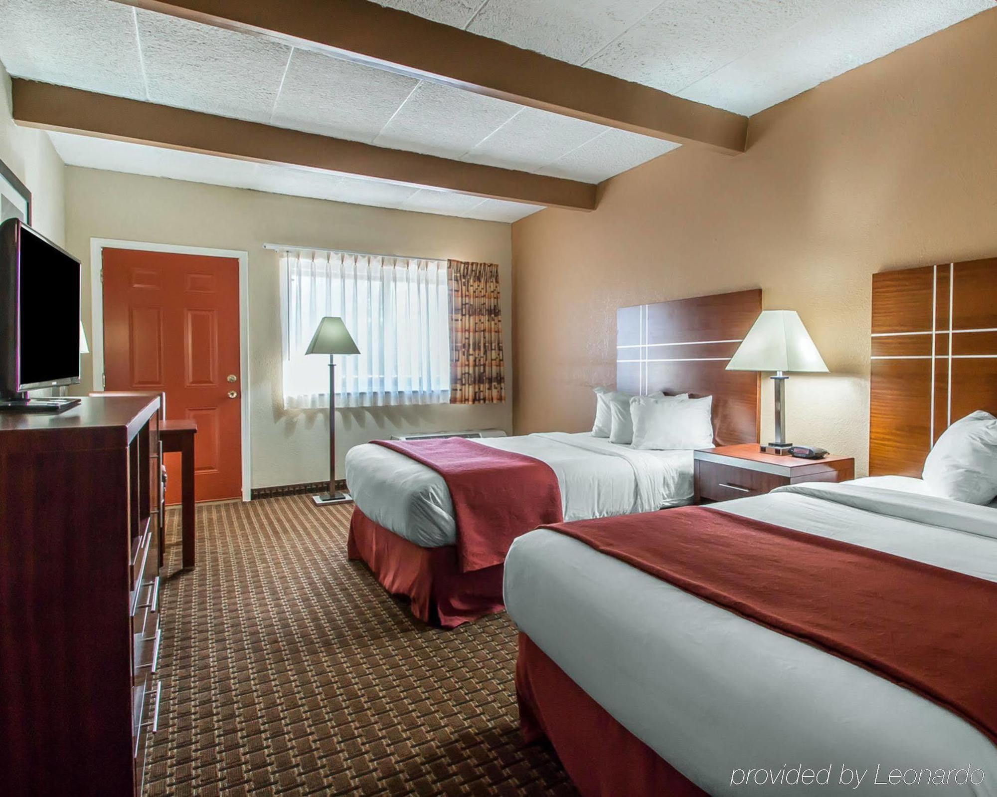 Quality Inn East Dubuque Екстериор снимка