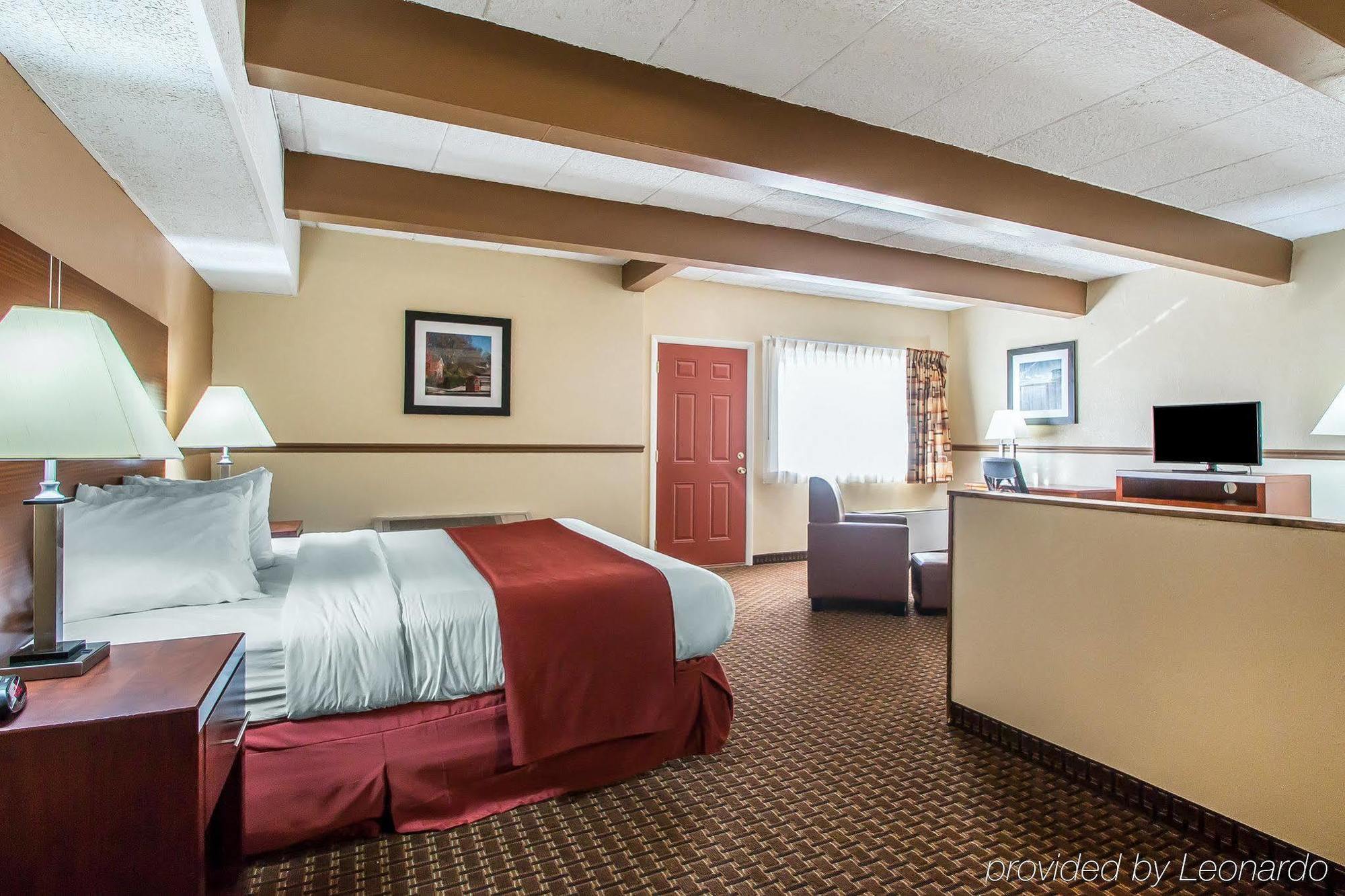Quality Inn East Dubuque Екстериор снимка