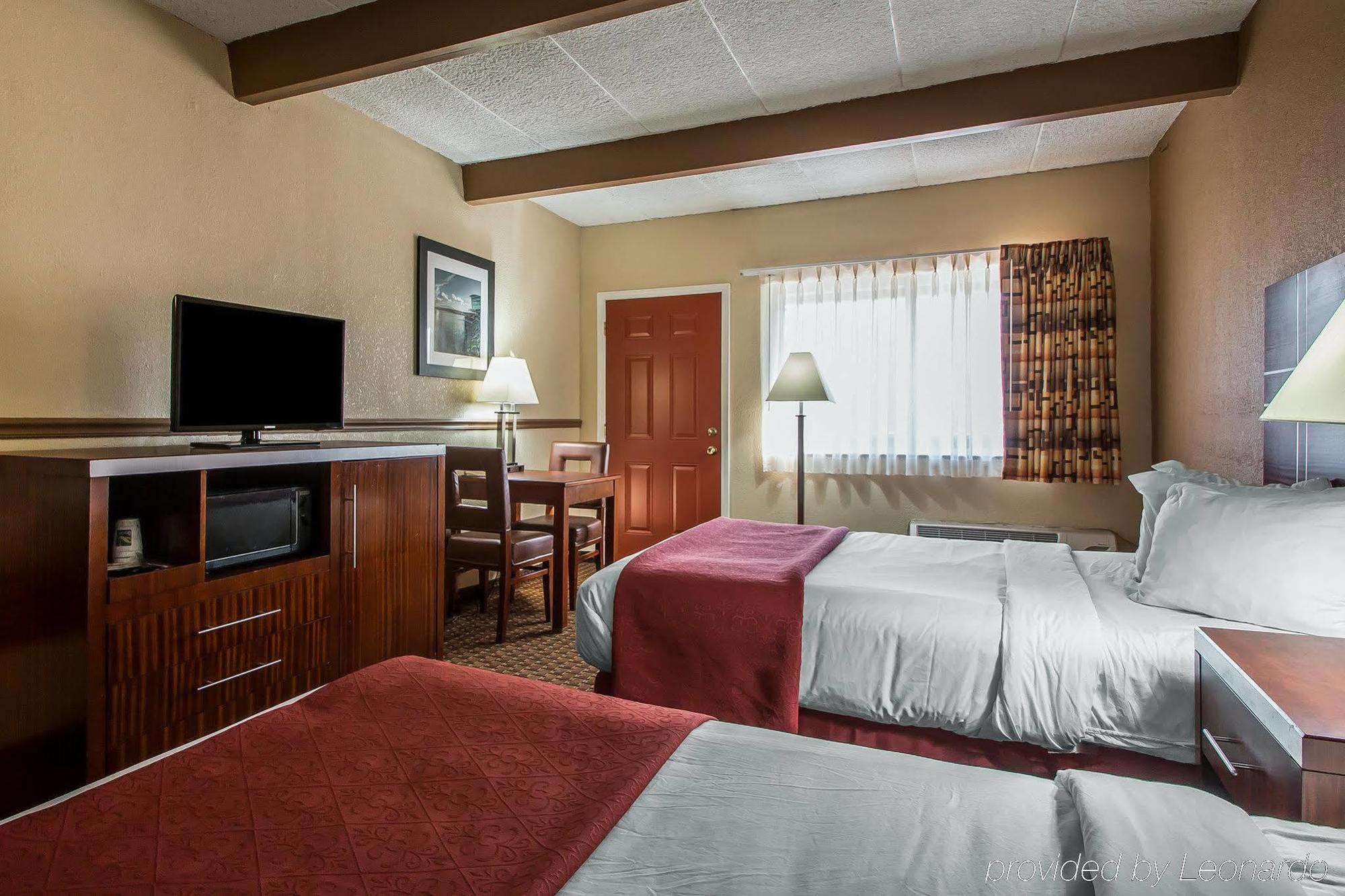 Quality Inn East Dubuque Екстериор снимка