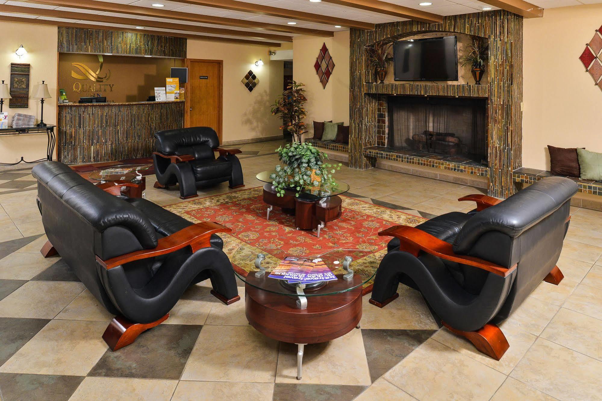 Quality Inn East Dubuque Екстериор снимка