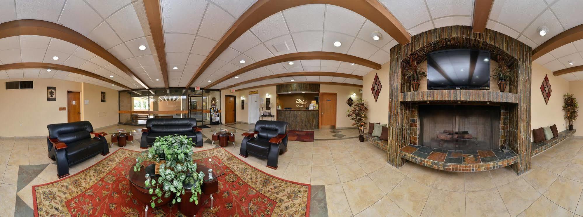 Quality Inn East Dubuque Екстериор снимка